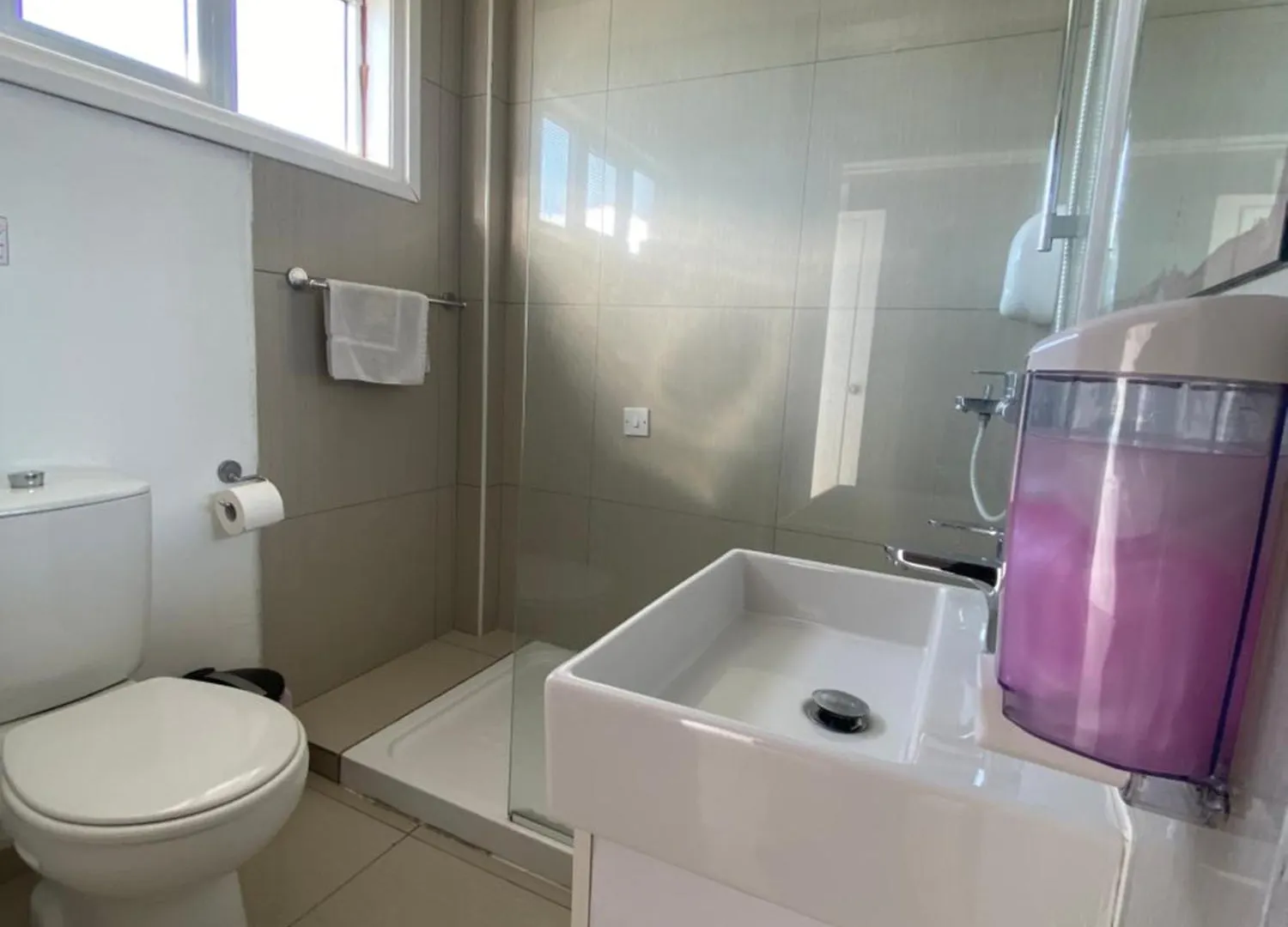 Boronia Hotel Apartments 라르나카