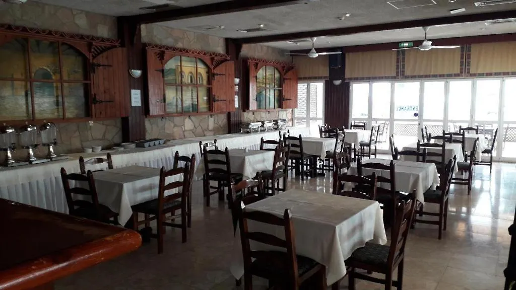 Boronia Hotel Apartments 라르나카