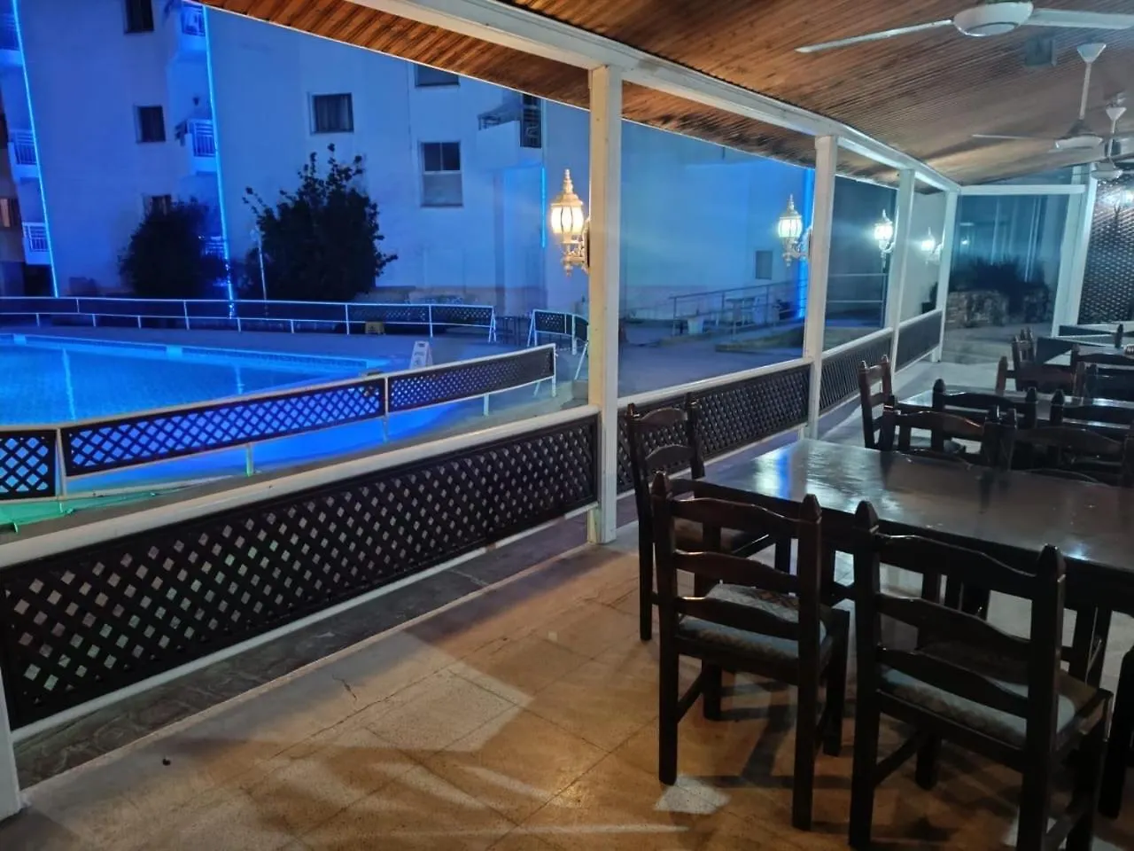 Boronia Hotel Apartments 라르나카